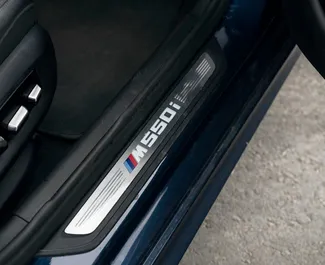 Benzin 4,4L Motor von BMW 5-Series 2019 zur Miete in Tiflis.