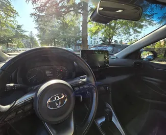 Toyota Yaris 2023 zur Miete verfügbar in Kutaisi, mit Kilometerbegrenzung unbegrenzte.
