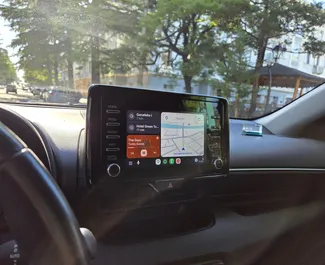 Innenraum von Toyota Yaris zur Miete in Georgien. Ein großartiges 5-Sitzer Fahrzeug mit Automatisch Getriebe.