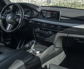 Benzin 3,0L Motor von BMW X6 2021 zur Miete in Tiflis.
