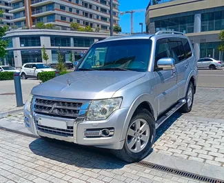 Frontansicht eines Mietwagens Mitsubishi Pajero in Baku, Aserbaidschan ✓ Auto Nr.11943. ✓ Automatisch TM ✓ 0 Bewertungen.