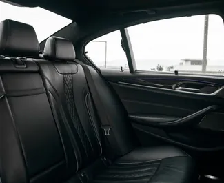 BMW 5-Series 2019 mit Antriebssystem Heckantrieb, verfügbar in Tiflis.