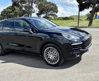 Vermietung Porsche Cayenne. Premium, Luxus, SUV Fahrzeug zur Miete in Georgien ✓ Kaution Keine Kaution ✓ Versicherungsoptionen KFZ-HV, TKV, VKV Plus, VKV Komplett, Insassen, Diebstahlschutz, Keine Kaution.