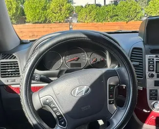 Hyundai Santa Fe 2013 zur Miete verfügbar in Durres, mit Kilometerbegrenzung unbegrenzte.