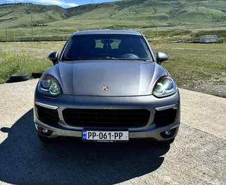 Benzin 3,6L Motor von Porsche Cayenne 2018 zur Miete in Tiflis.