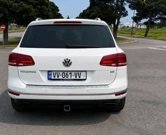 Mietwagen Volkswagen Touareg 2018 in Georgien, mit Benzin-Kraftstoff und 300 PS ➤ Ab 125 GEL pro Tag.