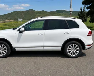 Benzin 3,6L Motor von Volkswagen Touareg 2018 zur Miete in Tiflis.
