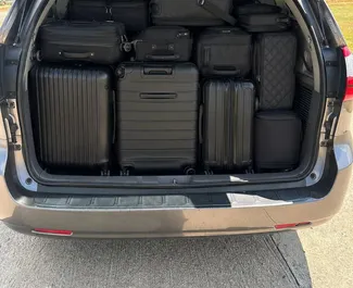 Mietwagen Toyota Sienna 2019 in Georgien, mit Benzin-Kraftstoff und 296 PS ➤ Ab 120 GEL pro Tag.