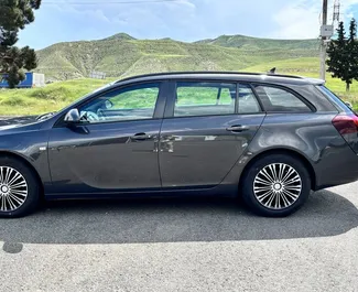 Opel Insignia Combi 2018 zur Miete verfügbar in Tiflis, mit Kilometerbegrenzung 250 km/Tag.