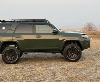 Vermietung Toyota 4 Runner. Komfort, SUV Fahrzeug zur Miete in Georgien ✓ Kaution Keine Kaution ✓ Versicherungsoptionen KFZ-HV, TKV, VKV Plus, VKV Komplett, Insassen, Diebstahlschutz, Keine Kaution.