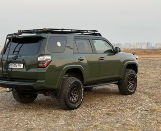 Benzin 4,0L Motor von Toyota 4 Runner 2024 zur Miete in Tiflis.