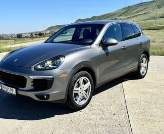 Porsche Cayenne 2018 zur Miete verfügbar in Tiflis, mit Kilometerbegrenzung 250 km/Tag.