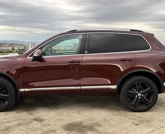Volkswagen Touareg 2018 zur Miete verfügbar in Tiflis, mit Kilometerbegrenzung 250 km/Tag.
