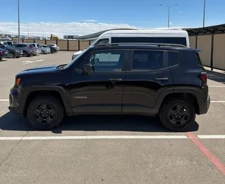 Vermietung Jeep Renegade. Wirtschaft, Komfort, Crossover Fahrzeug zur Miete in Georgien ✓ Kaution Einzahlung von 250 GEL ✓ Versicherungsoptionen KFZ-HV, TKV, VKV Plus, Insassen, Diebstahlschutz.