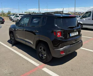 Benzin 2,5L Motor von Jeep Renegade 2020 zur Miete in Tiflis.