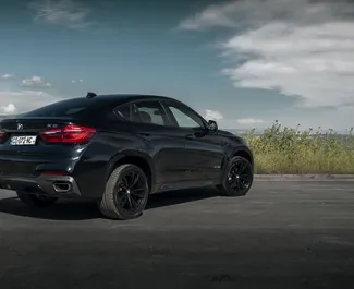 Vermietung BMW X6. Premium, Crossover Fahrzeug zur Miete in Georgien ✓ Kaution Einzahlung von 540 GEL ✓ Versicherungsoptionen KFZ-HV, VKV Komplett, Insassen, Junge.
