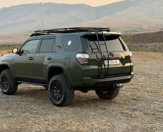 Toyota 4 Runner 2024 zur Miete verfügbar in Tiflis, mit Kilometerbegrenzung 250 km/Tag.