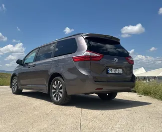 Benzin 3,5L Motor von Toyota Sienna 2019 zur Miete in Tiflis.