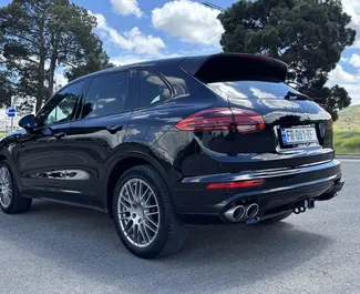 Benzin 3,6L Motor von Porsche Cayenne 2016 zur Miete in Tiflis.