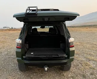 Toyota 4 Runner 2024 mit Antriebssystem Allradantrieb, verfügbar in Tiflis.