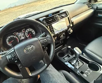 Mieten Sie ein Toyota 4 Runner in Tiflis Georgien