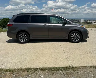 Toyota Sienna 2019 zur Miete verfügbar in Tiflis, mit Kilometerbegrenzung 250 km/Tag.