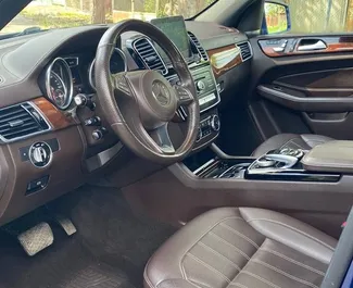 Mercedes-Benz GLS-Class 2019 mit Antriebssystem Allradantrieb, verfügbar in Tiflis.