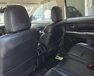 Vermietung Mitsubishi Outlander. Komfort, Crossover Fahrzeug zur Miete in Georgien ✓ Kaution Keine Kaution ✓ Versicherungsoptionen KFZ-HV, VKV Komplett, Insassen, Diebstahlschutz.