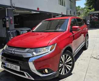 Frontansicht eines Mietwagens Mitsubishi Outlander in Tiflis, Georgien ✓ Auto Nr.16595. ✓ Automatisch TM ✓ 0 Bewertungen.
