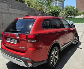 Benzin L Motor von Mitsubishi Outlander 2019 zur Miete in Tiflis.