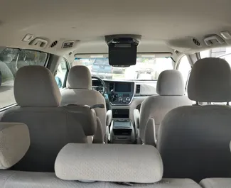 Vermietung Toyota Sienna. Komfort, Minivan Fahrzeug zur Miete in Georgien ✓ Kaution Keine Kaution ✓ Versicherungsoptionen KFZ-HV, VKV Komplett, Diebstahlschutz, Ausland, Junge.