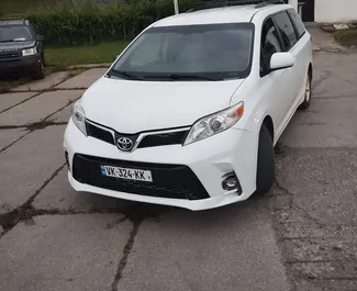 Mietwagen Toyota Sienna 2018 in Georgien, mit Benzin-Kraftstoff und 270 PS ➤ Ab 150 GEL pro Tag.