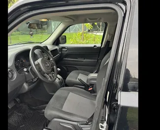 Vermietung Jeep Patriot. Komfort, SUV Fahrzeug zur Miete in Georgien ✓ Kaution Keine Kaution ✓ Versicherungsoptionen KFZ-HV, TKV, VKV Plus, VKV Komplett, Insassen, Diebstahlschutz, Keine Kaution.