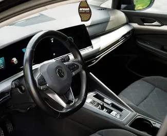 Frontansicht eines Mietwagens Volkswagen Golf 8 in Budva, Montenegro ✓ Auto Nr.16616. ✓ Automatisch TM ✓ 0 Bewertungen.