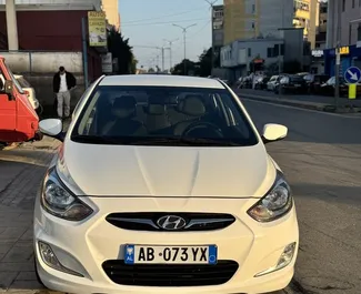 Frontansicht eines Mietwagens Hyundai Accent in Durres, Albanien ✓ Auto Nr.16526. ✓ Automatisch TM ✓ 0 Bewertungen.