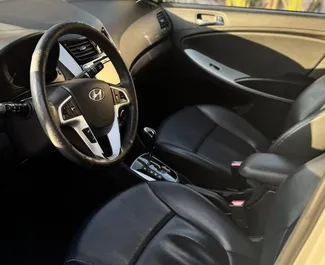 Hyundai Accent 2015 zur Miete verfügbar in Durres, mit Kilometerbegrenzung unbegrenzte.