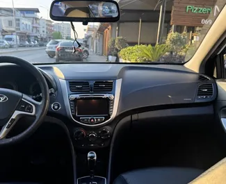 Hyundai Accent 2015 mit Antriebssystem Frontantrieb, verfügbar in Durres.