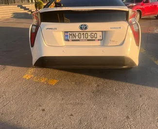Benzin 1,8L Motor von Toyota Prius 2017 zur Miete in Tiflis.