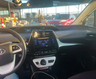Mietwagen Toyota Prius 2017 in Georgien, mit Benzin-Kraftstoff und 121 PS ➤ Ab 80 GEL pro Tag.