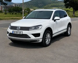 Volkswagen Touareg 2018 zur Miete verfügbar in Tiflis, mit Kilometerbegrenzung 250 km/Tag.