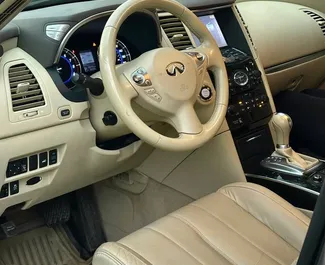 Benzin 3,7L Motor von Infiniti QX70 2019 zur Miete in Tiflis.