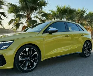 Vermietung Audi S3. Komfort Fahrzeug zur Miete in Spanien ✓ Kaution Einzahlung von 2000 EUR ✓ Versicherungsoptionen KFZ-HV.