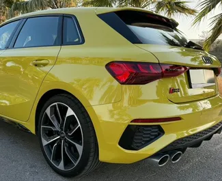 Audi S3 2022 zur Miete verfügbar in Alicante, mit Kilometerbegrenzung 200 km/Tag.