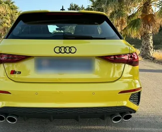 Benzin 2,0L Motor von Audi S3 2022 zur Miete in Alicante.