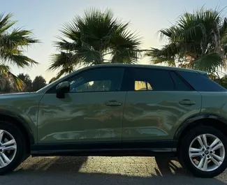 Vermietung Audi Q2. Komfort, SUV Fahrzeug zur Miete in Spanien ✓ Kaution Einzahlung von 500 EUR ✓ Versicherungsoptionen KFZ-HV.