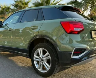 Benzin 2,0L Motor von Audi Q2 2023 zur Miete in Alicante.