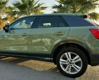 Audi Q2 2023 zur Miete verfügbar in Alicante, mit Kilometerbegrenzung 250 km/Tag.