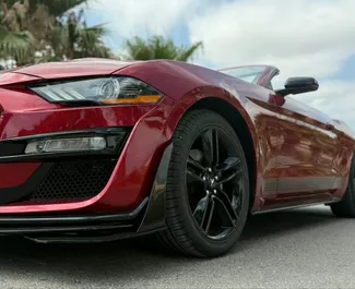 Vermietung Ford Mustang Cabrio. Premium, Luxus, Cabrio Fahrzeug zur Miete in Spanien ✓ Kaution Einzahlung von 1500 EUR ✓ Versicherungsoptionen KFZ-HV.