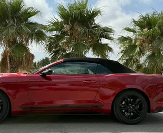 Benzin 2,3L Motor von Ford Mustang Cabrio 2022 zur Miete in Alicante.