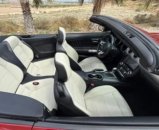 Ford Mustang Cabrio 2022 mit Antriebssystem Frontantrieb, verfügbar in Alicante.